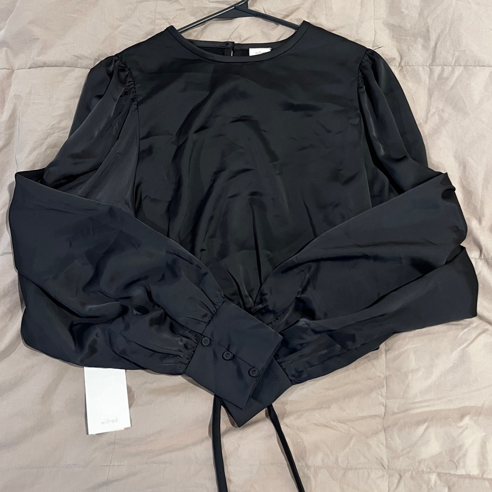NWT! Black Wilfred Artizia Lily Top size M